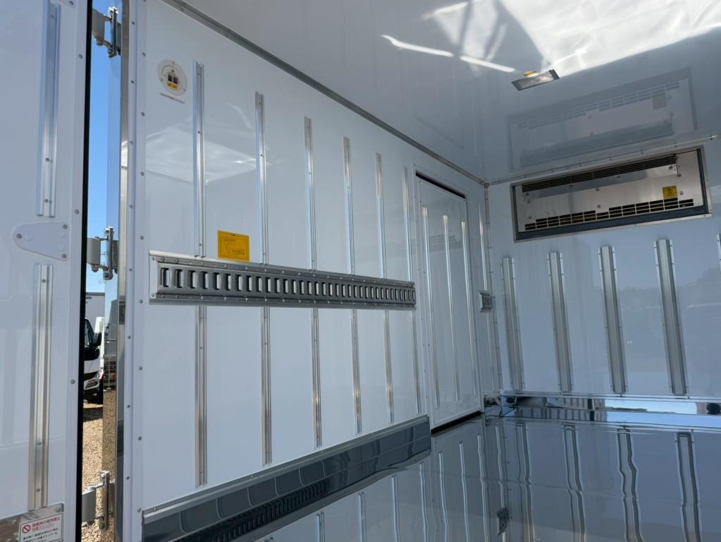 三菱 キャンター 2RG-FBA20(2WD)の写真8