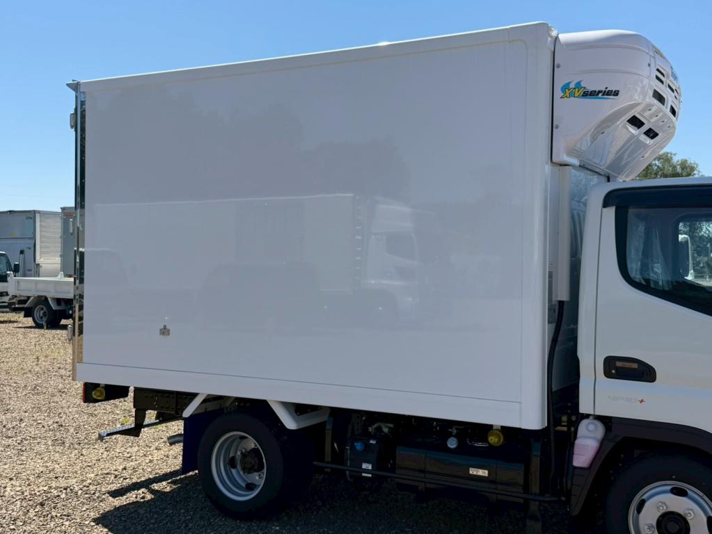 三菱 キャンター 2RG-FBA20(2WD)の写真4