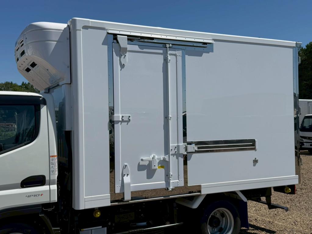 三菱 キャンター 2RG-FBA20(2WD)の写真5