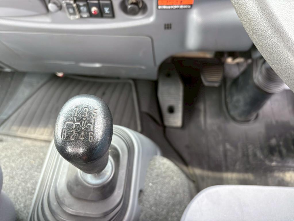 いすゞ フォワード 2RG-FRR90S2(2WD)の写真23