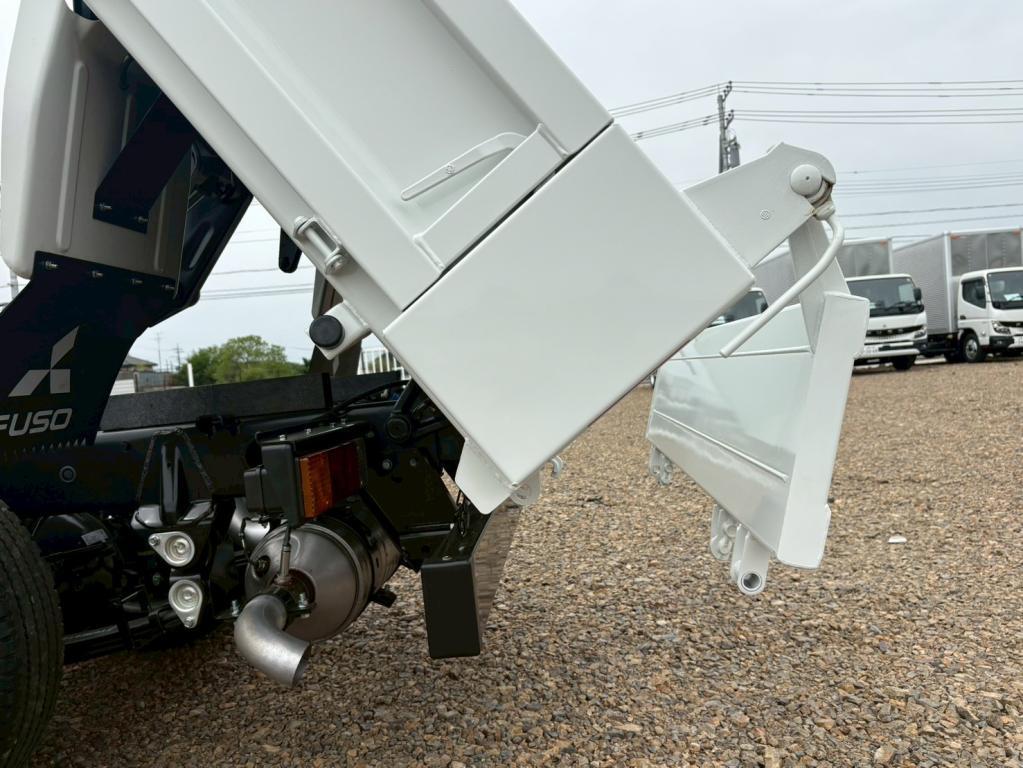 三菱 キャンター 2RG-FBA30(2WD)の写真11