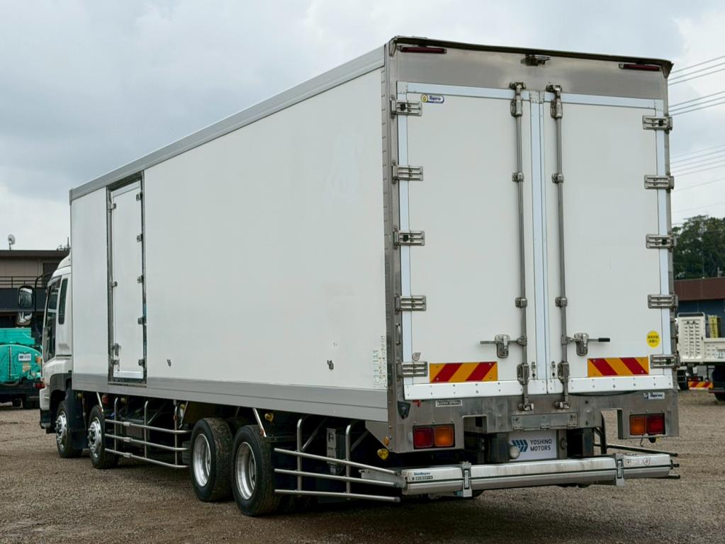 いすゞ ギガ QKG-CYJ77A(8x4)の写真3