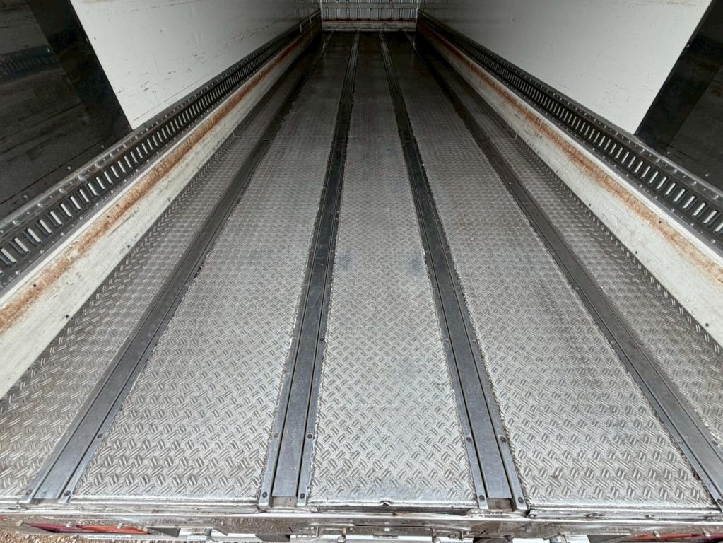 いすゞ ギガ QKG-CYJ77A(8x4)の写真8