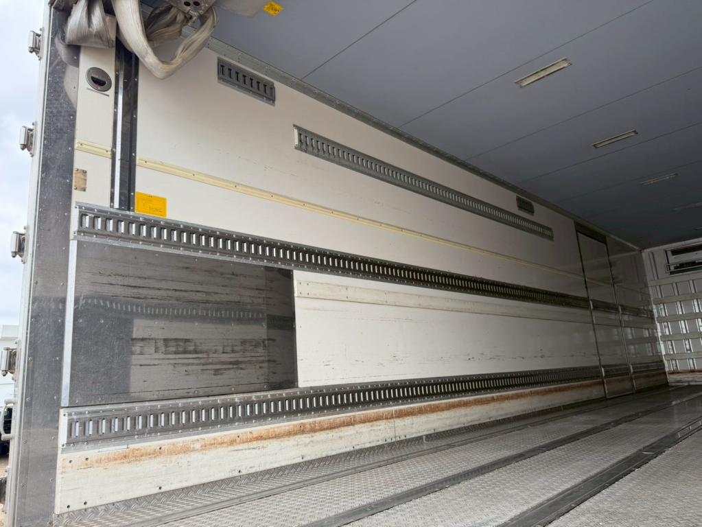 いすゞ ギガ QKG-CYJ77A(8x4)の写真9