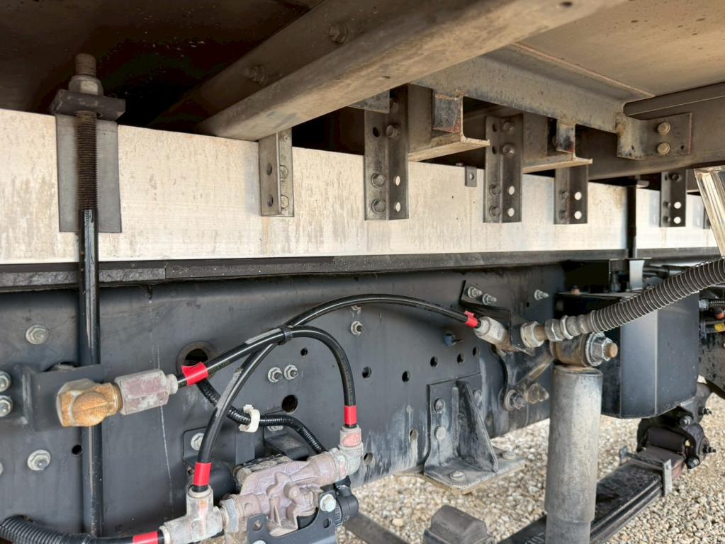 いすゞ ギガ QKG-CYJ77A(8x4)の写真15