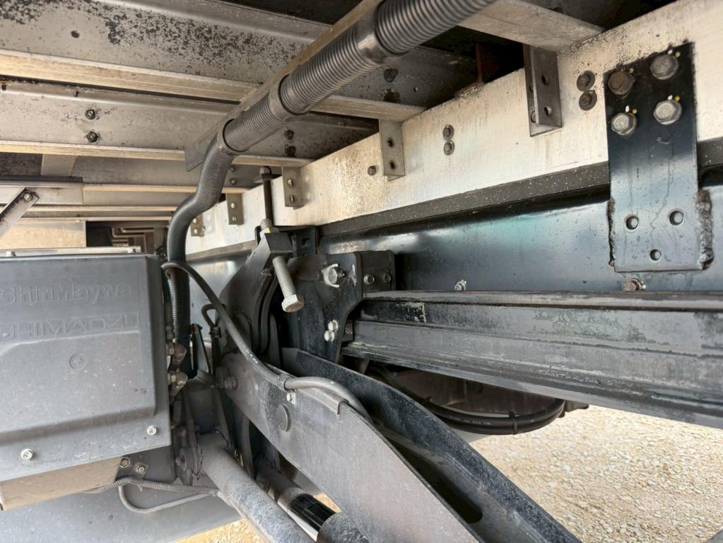 いすゞ ギガ QKG-CYJ77A(8x4)の写真16