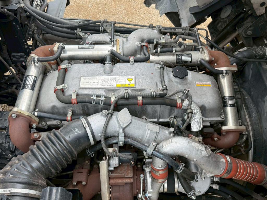 いすゞ ギガ QKG-CYJ77A(8x4)の写真19