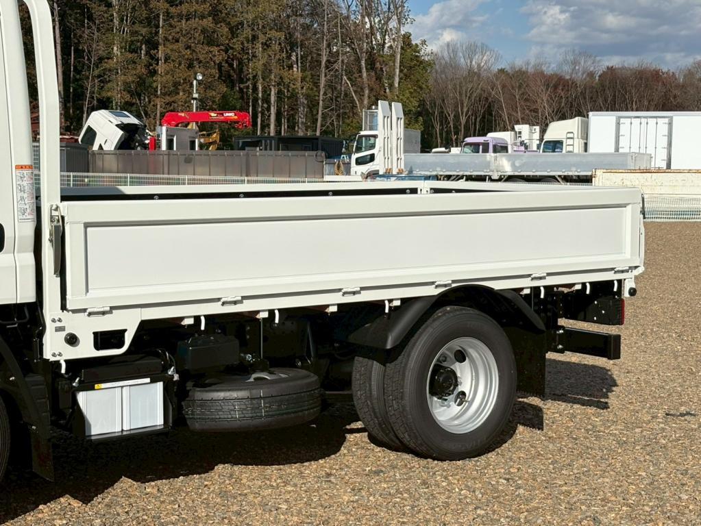 三菱 キャンター 2RG-FBAV0(2WD)の写真6