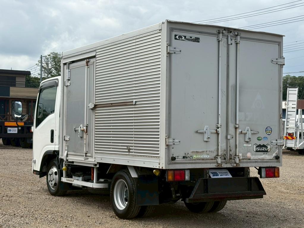 いすゞ エルフ 2TG-NLR88AM(2WD)の写真3