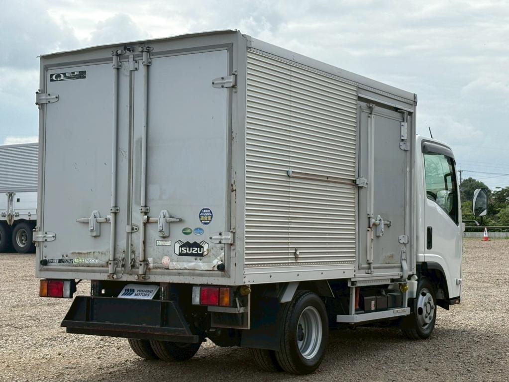 いすゞ エルフ 2TG-NLR88AM(2WD)の写真4