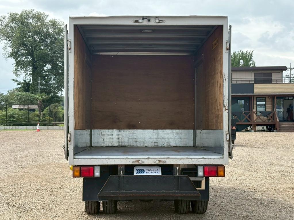 いすゞ エルフ 2TG-NLR88AM(2WD)の写真11