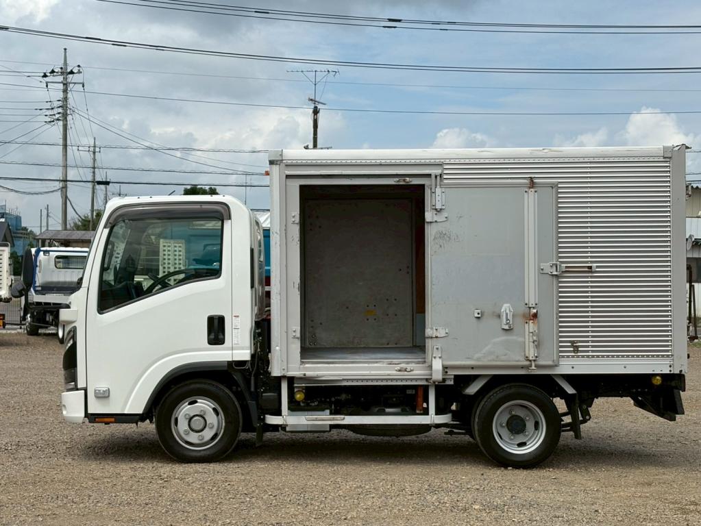 いすゞ エルフ 2TG-NLR88AM(2WD)の写真14