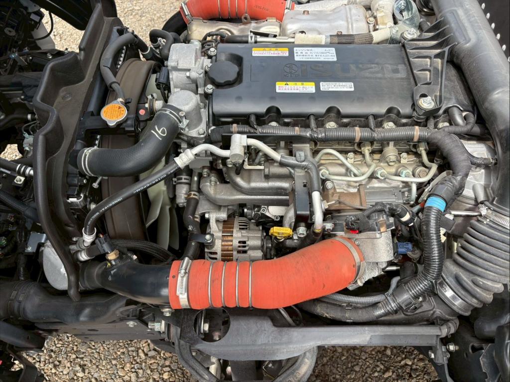いすゞ エルフ 2TG-NLR88AM(2WD)の写真18