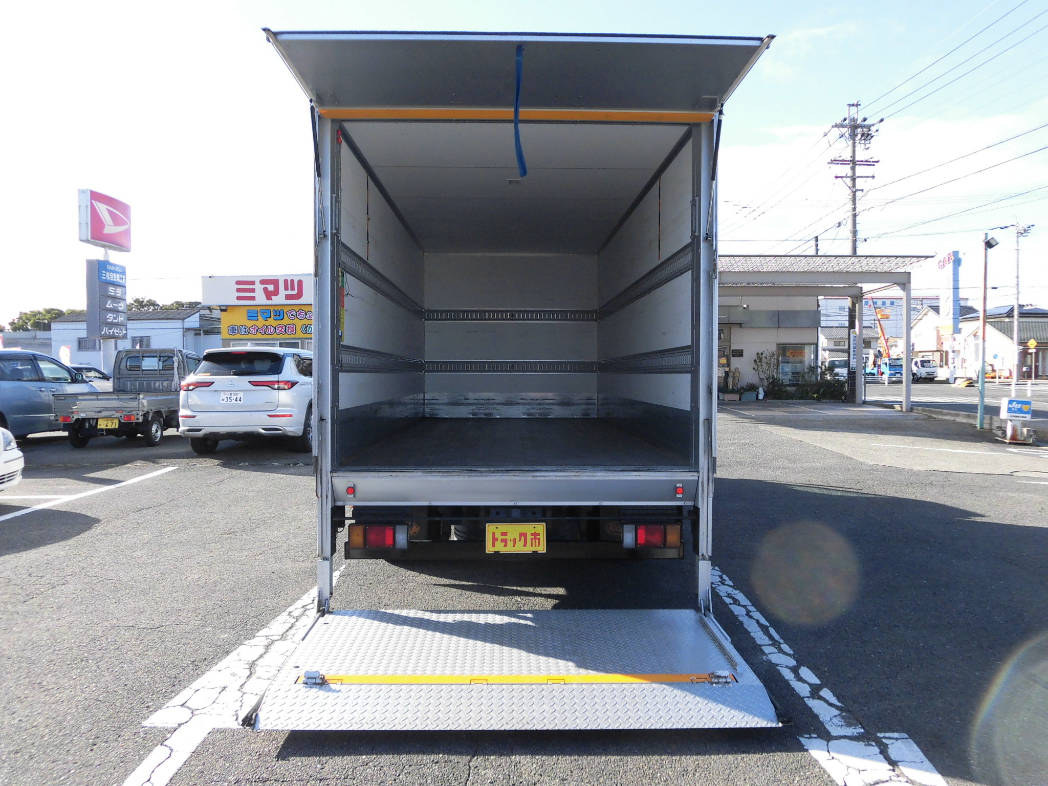 いすゞ エルフ TRG-NPR85AN(2WD)の写真10