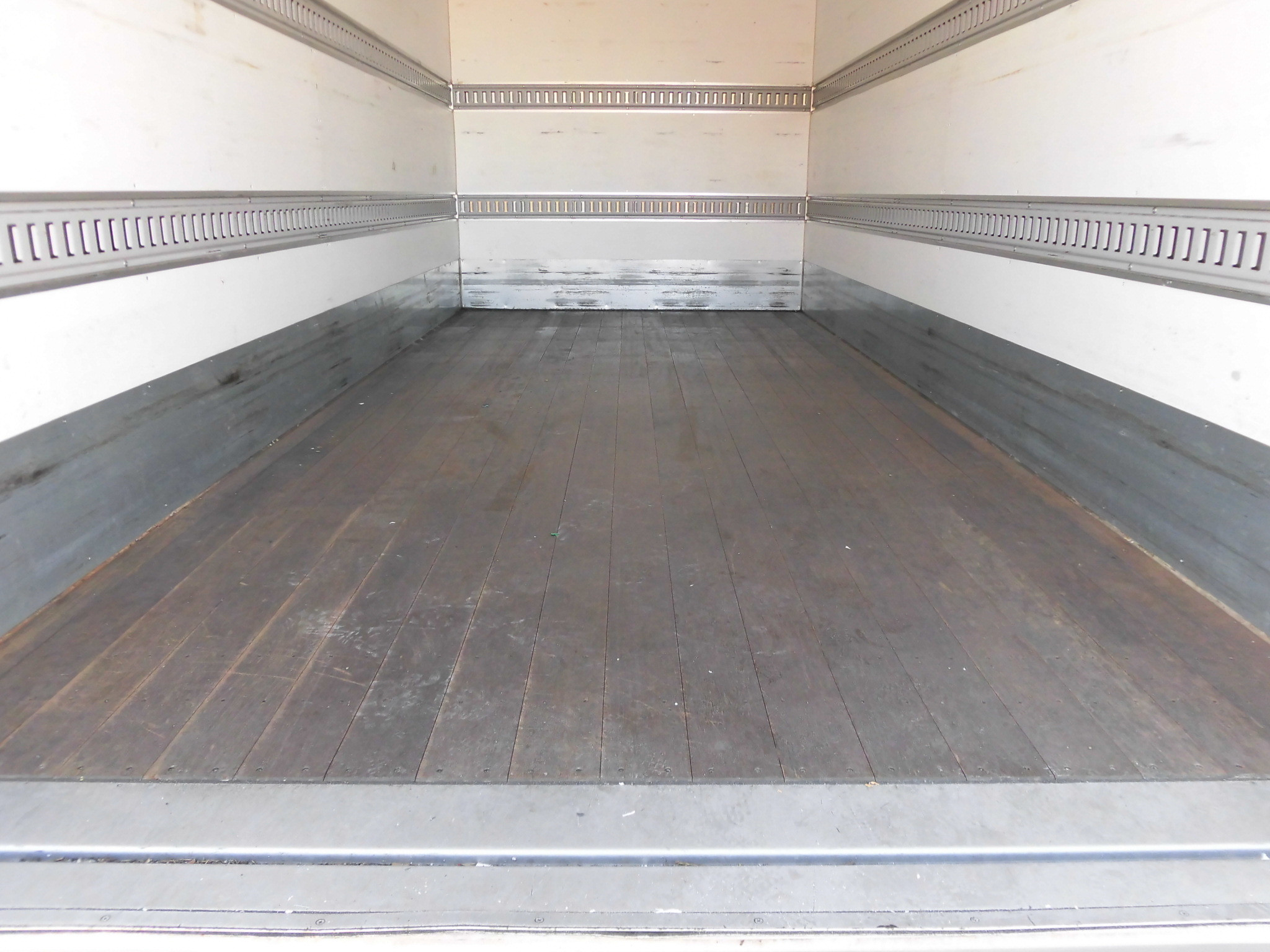 いすゞ エルフ TRG-NPR85AN(2WD)の写真11