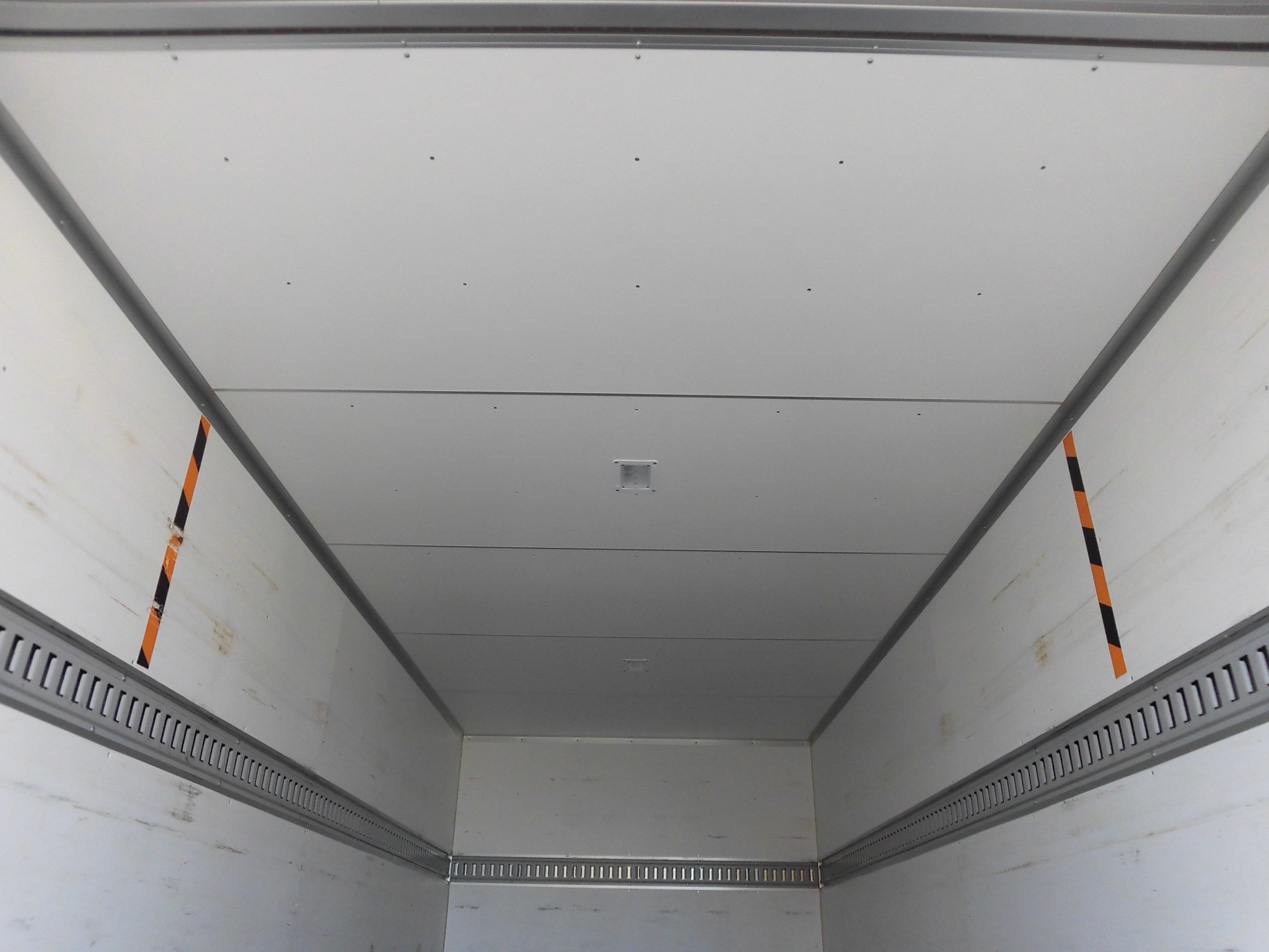 いすゞ エルフ TRG-NPR85AN(2WD)の写真14