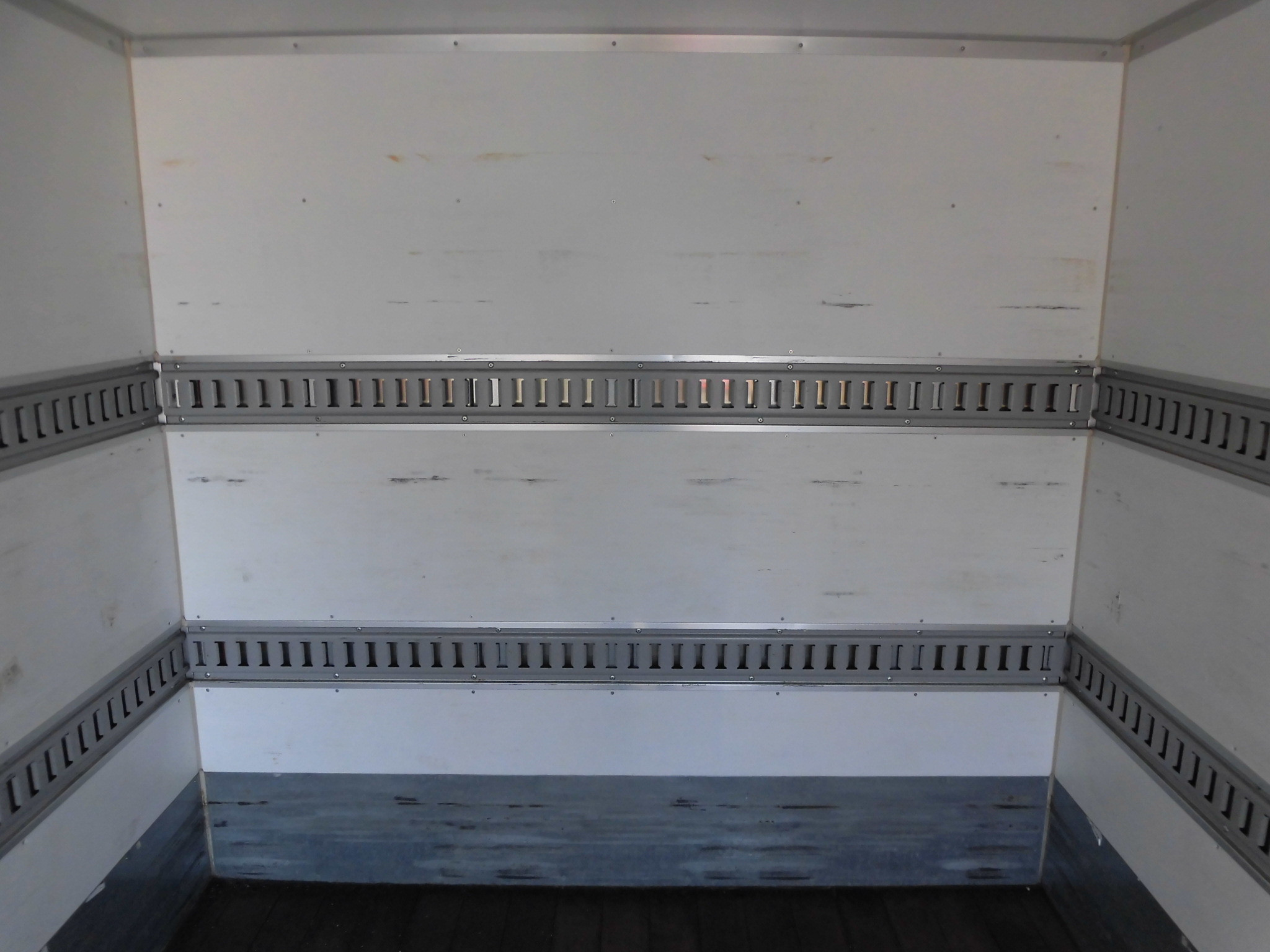 いすゞ エルフ TRG-NPR85AN(2WD)の写真15