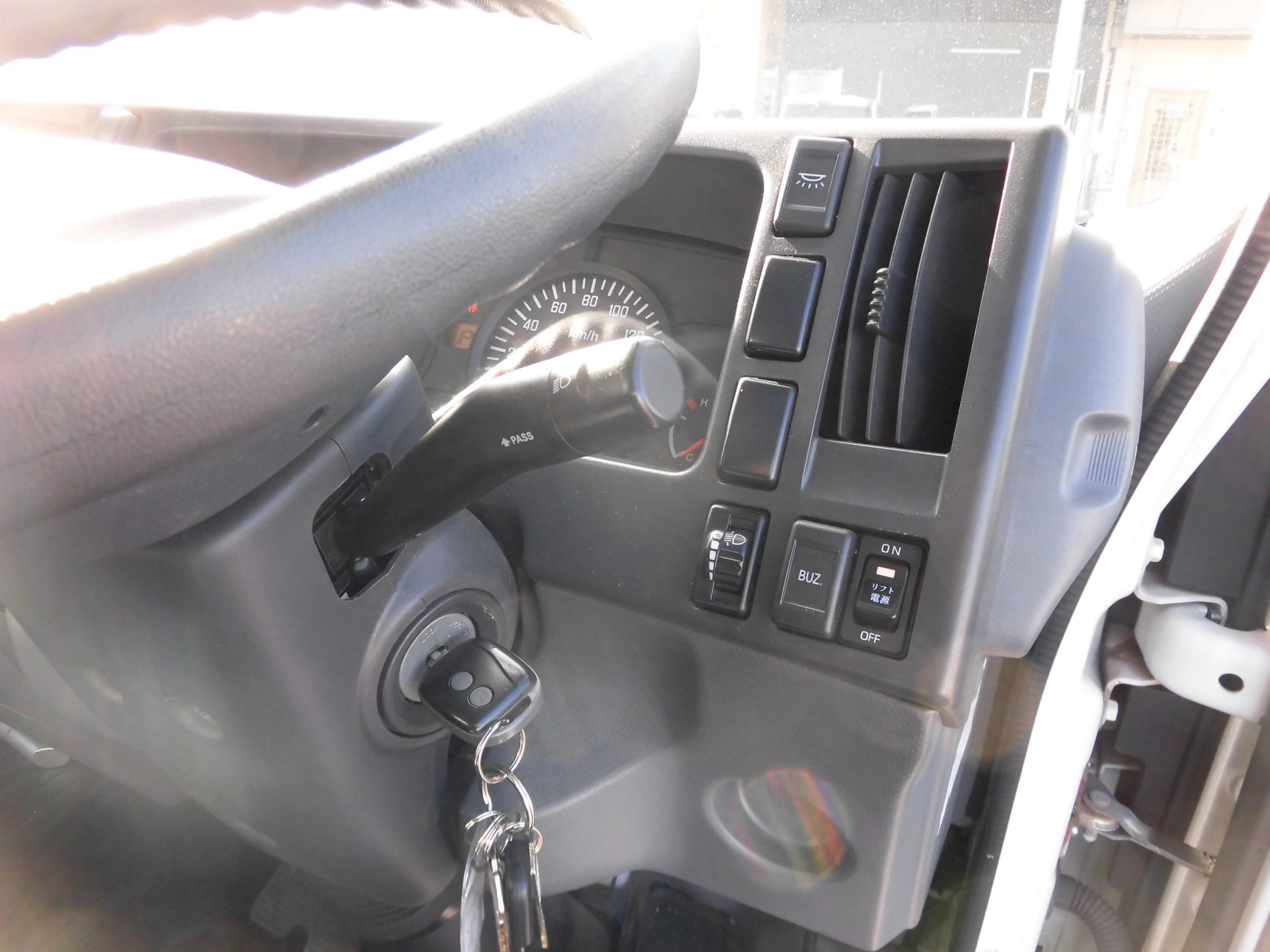 いすゞ エルフ TRG-NPR85AN(2WD)の写真32