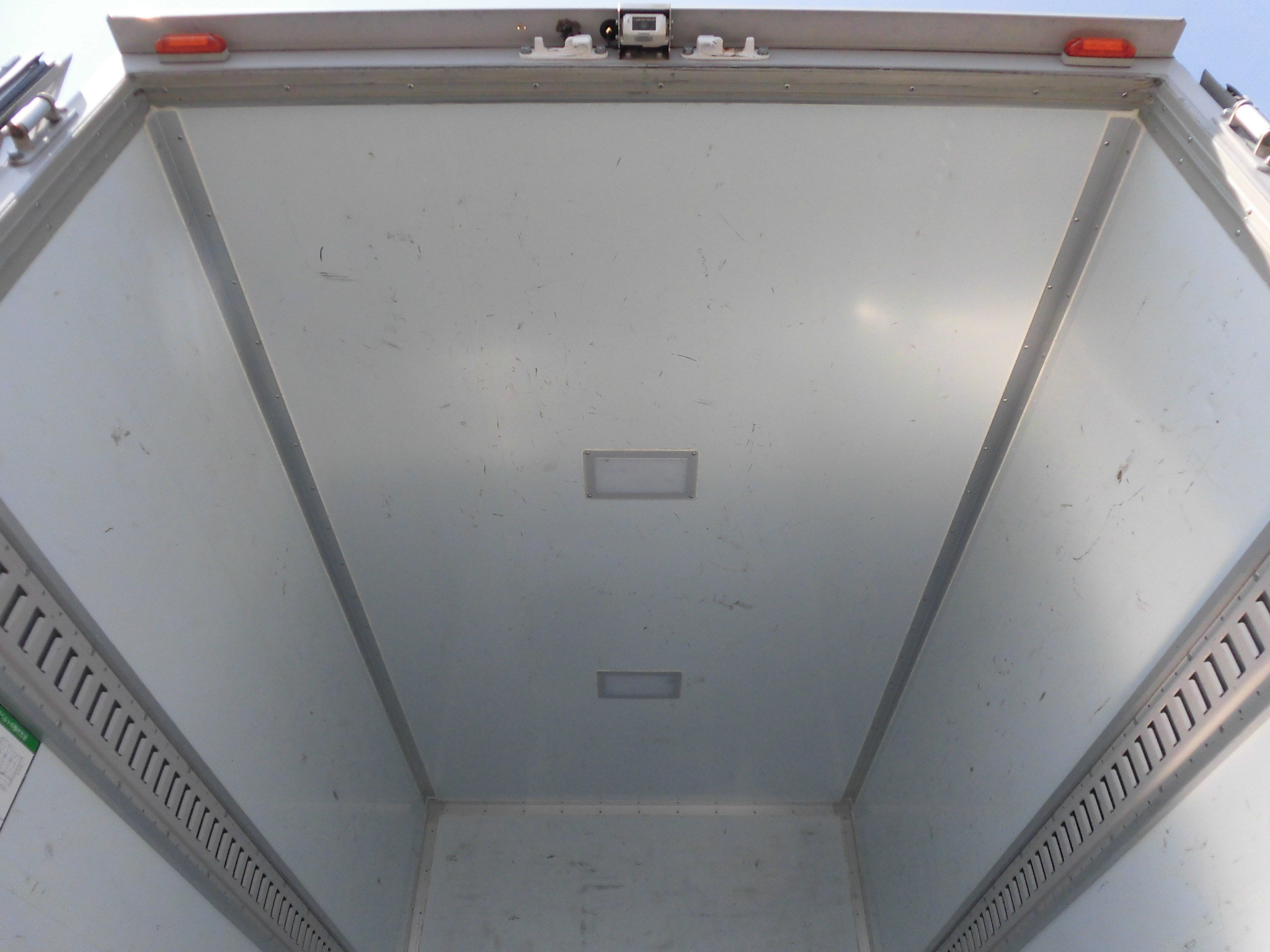 いすゞ エルフ 2RG-NLR88AN(2WD)の写真16