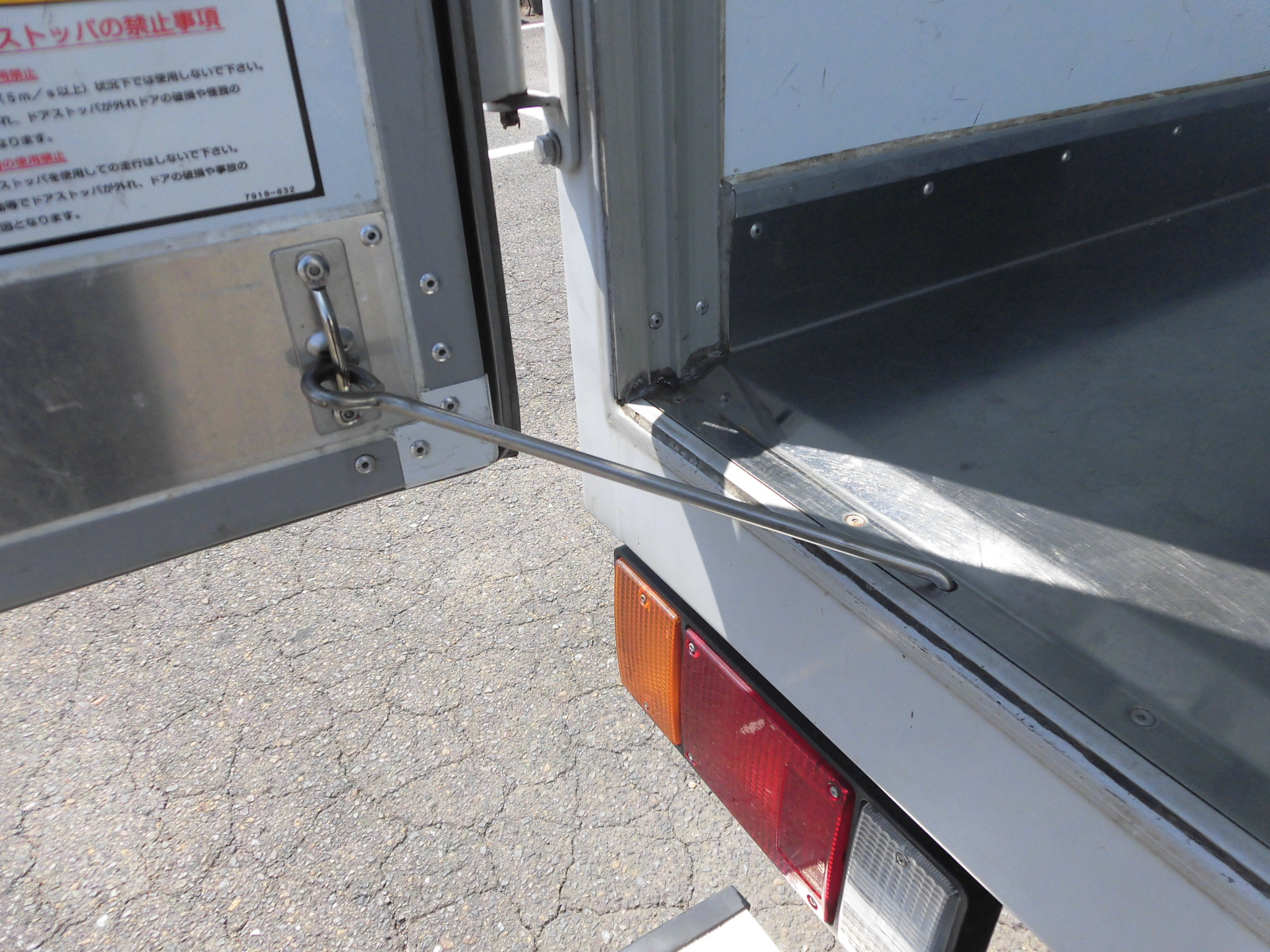 いすゞ エルフ 2RG-NLR88AN(2WD)の写真17