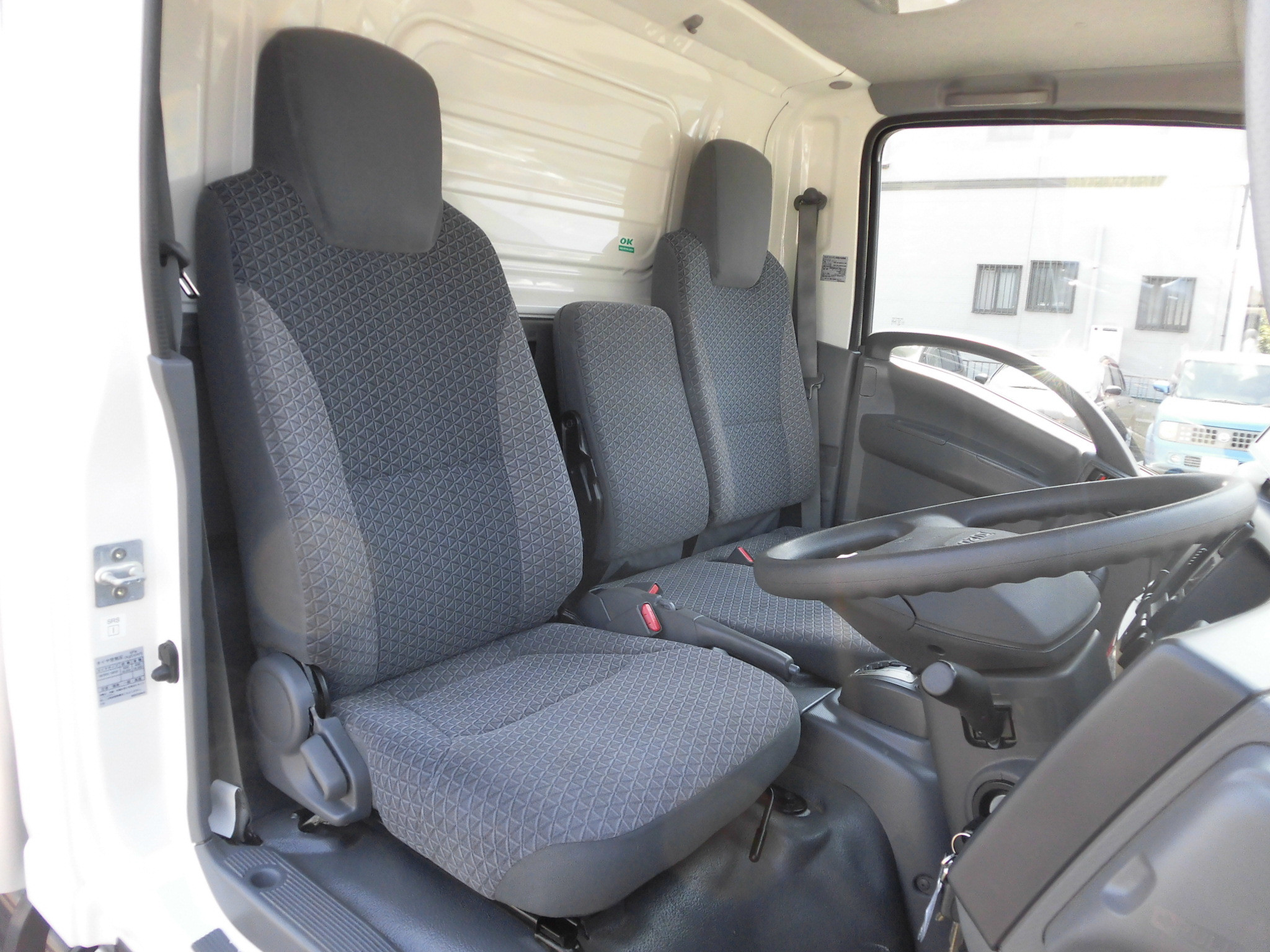 いすゞ エルフ 2RG-NLR88AN(2WD)の写真27