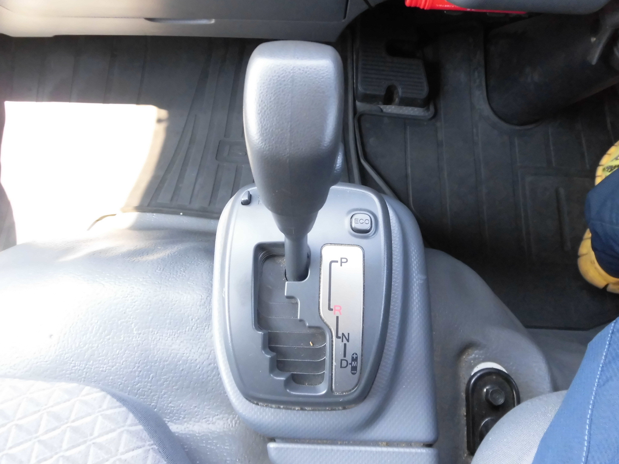 いすゞ エルフ 2RG-NLR88AN(2WD)の写真29