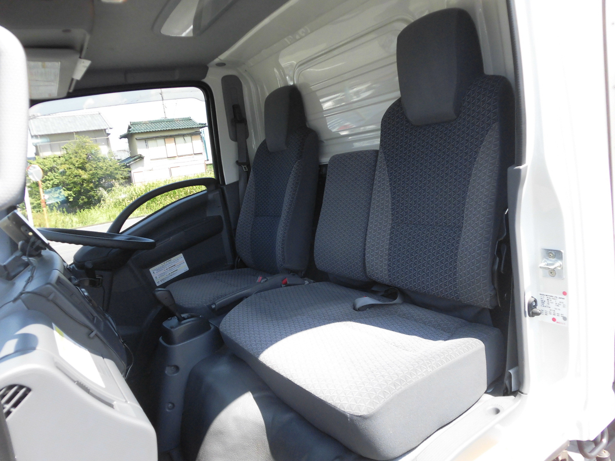 いすゞ エルフ 2RG-NLR88AN(2WD)の写真34