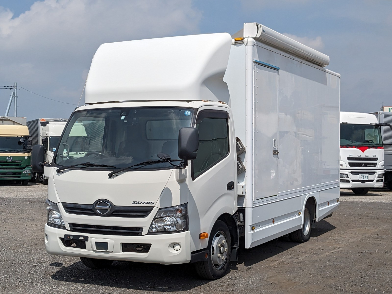 日野 デュトロ TPG-XZU710M(2WD)の写真1