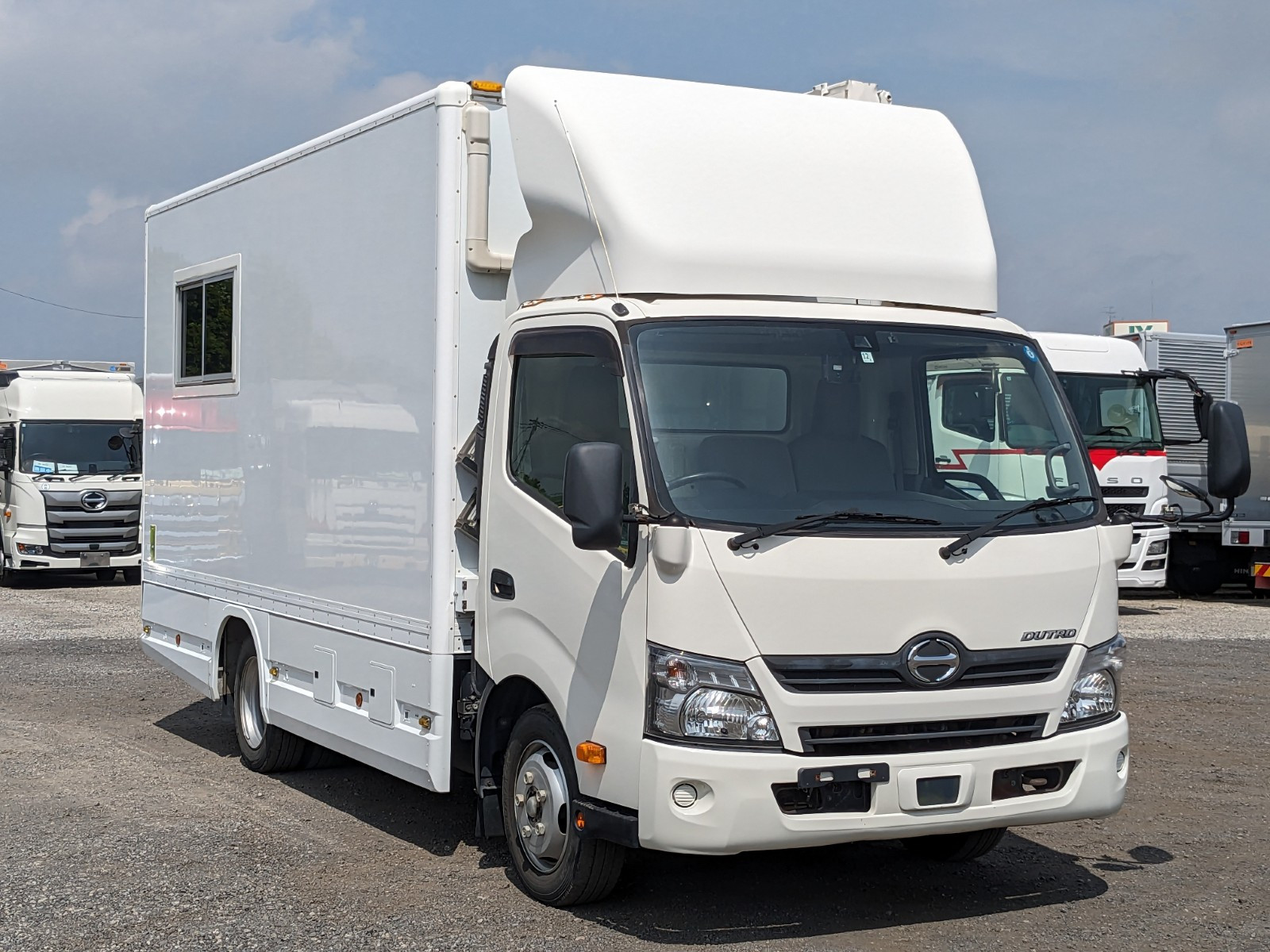 日野 デュトロ TPG-XZU710M(2WD)の写真2