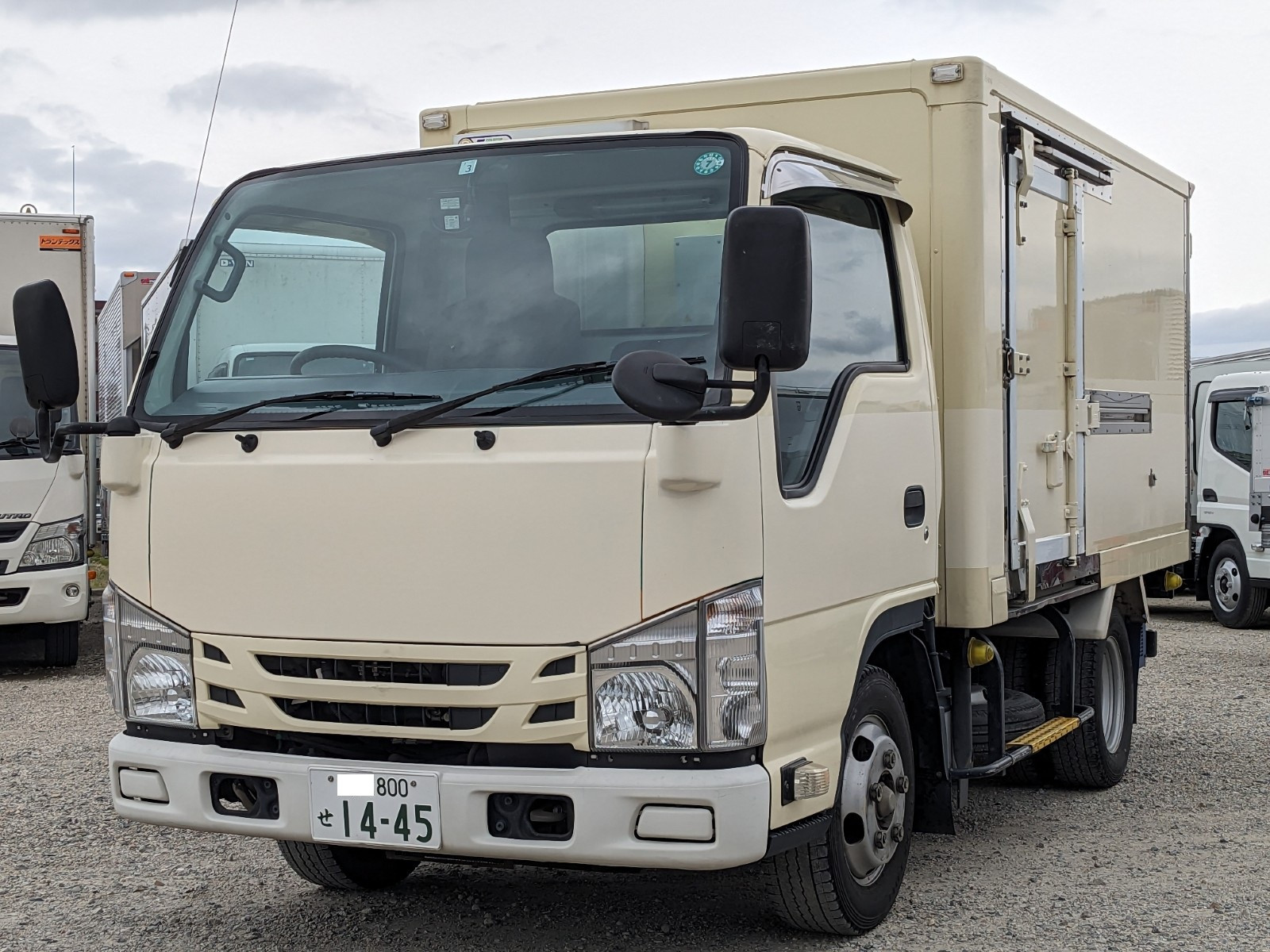 いすゞ エルフ TRG-NHR85AN(2WD)の写真1