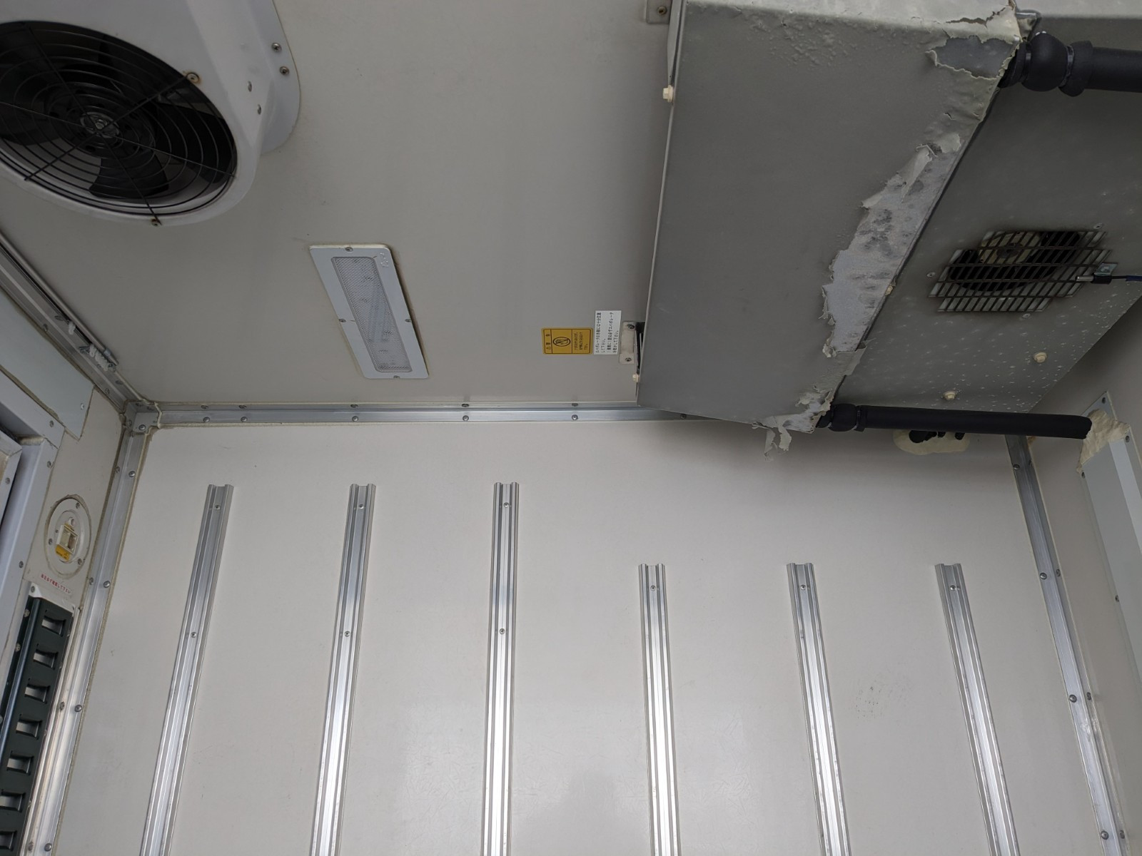 いすゞ エルフ TRG-NHR85AN(2WD)の写真15