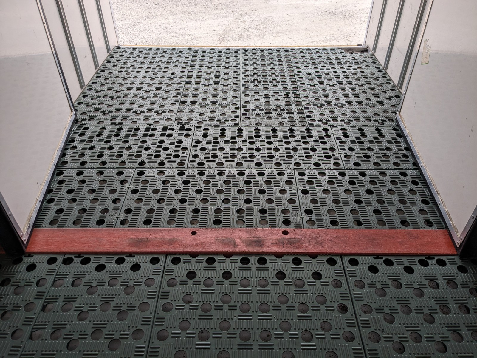 いすゞ エルフ TRG-NHR85AN(2WD)の写真16