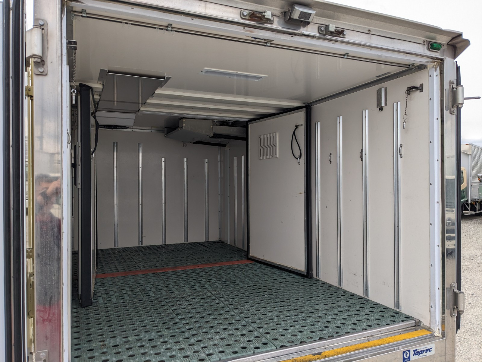 いすゞ エルフ TRG-NHR85AN(2WD)の写真18