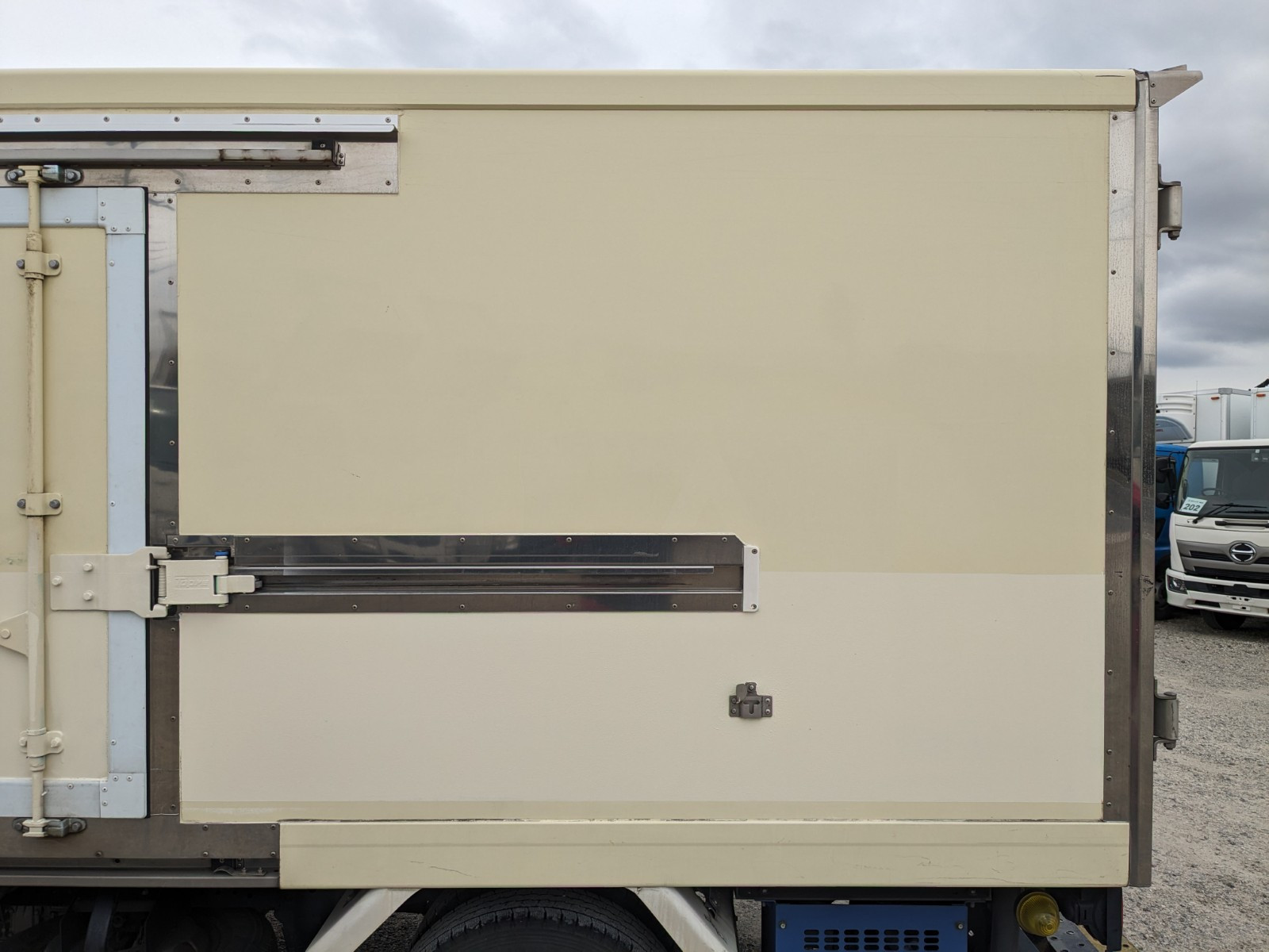 いすゞ エルフ TRG-NHR85AN(2WD)の写真21