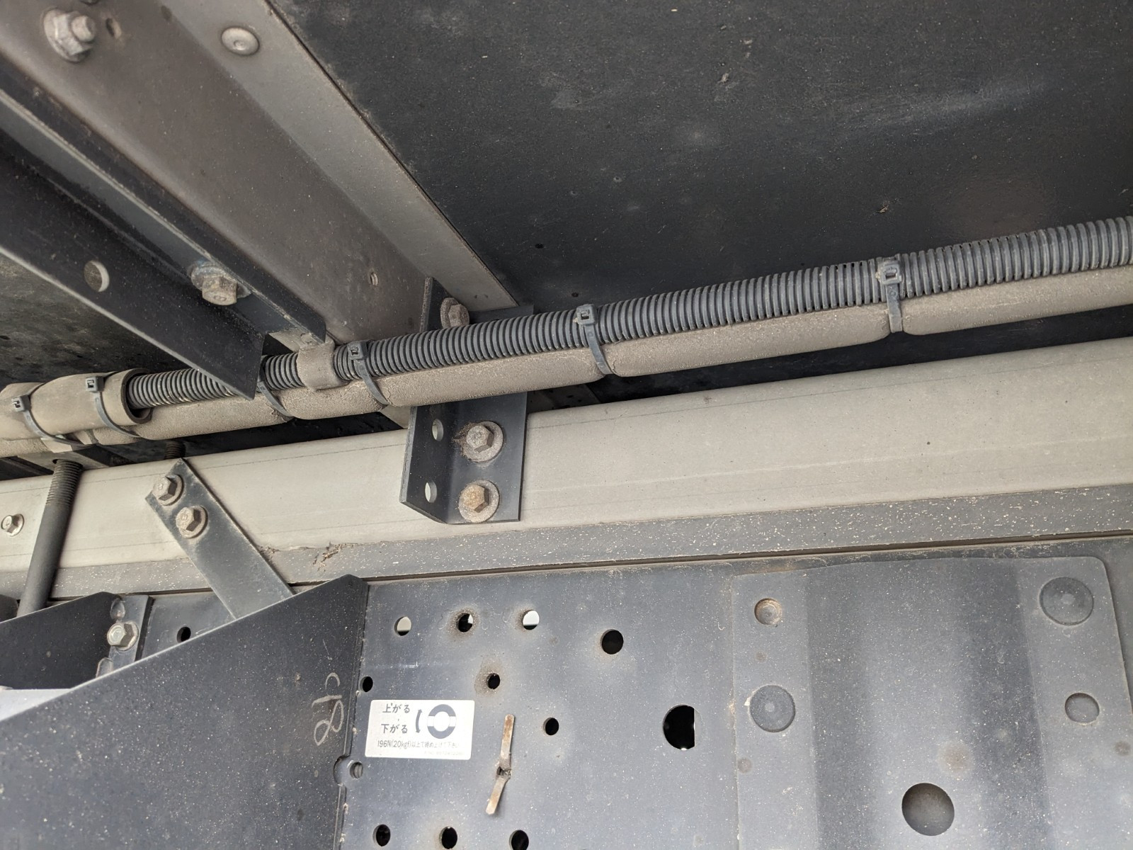 いすゞ エルフ TRG-NHR85AN(2WD)の写真23