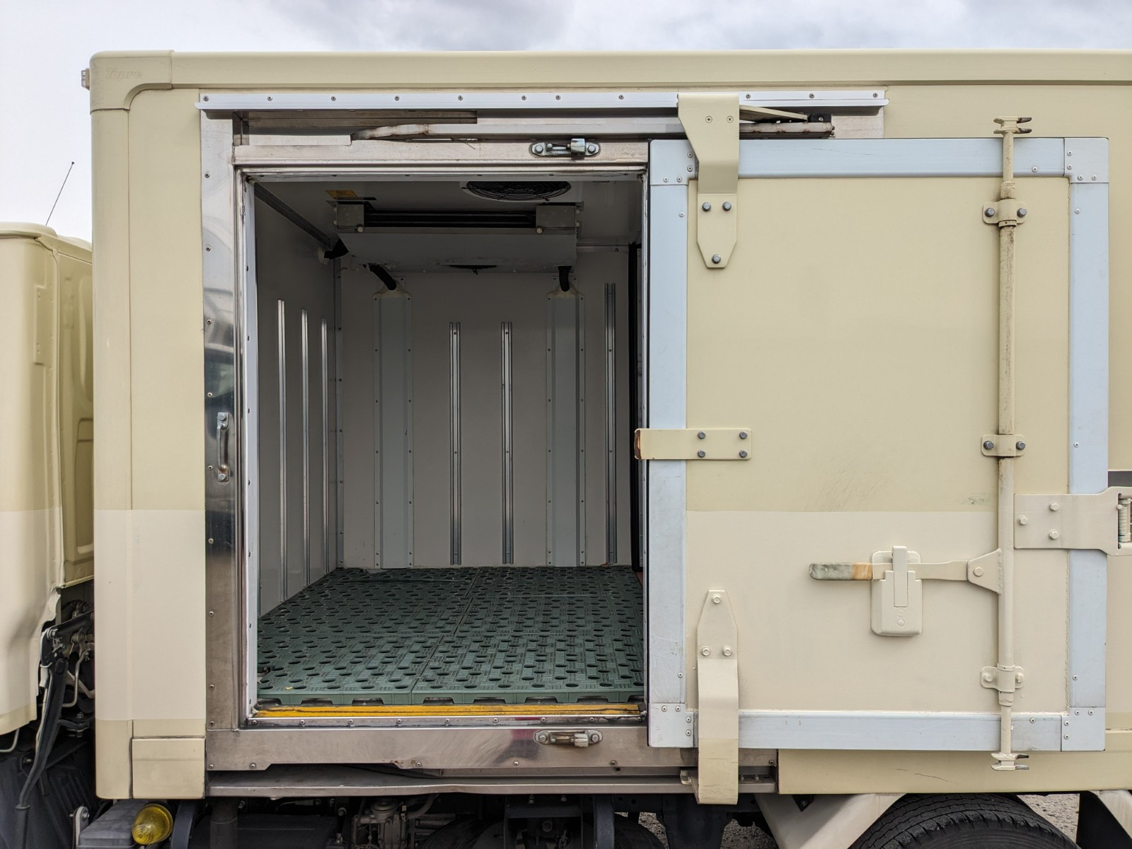 いすゞ エルフ TRG-NHR85AN(2WD)の写真28