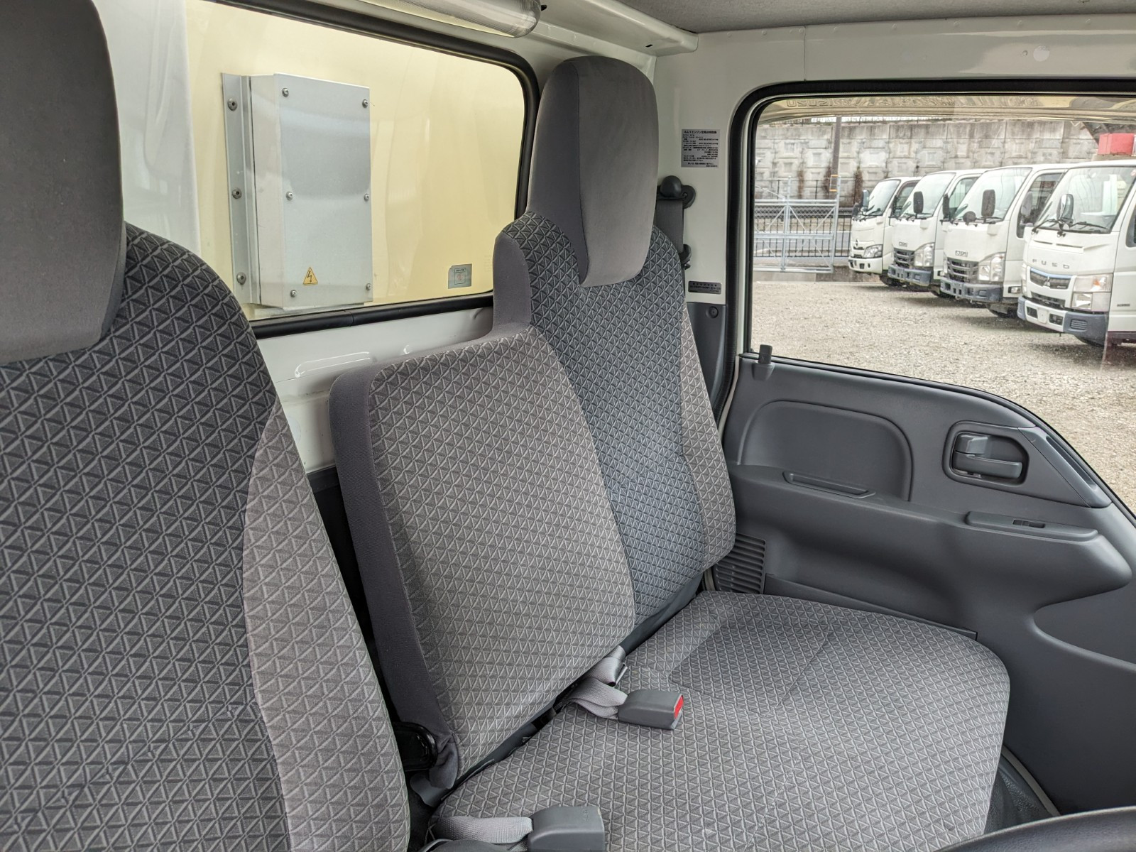 いすゞ エルフ TRG-NHR85AN(2WD)の写真38