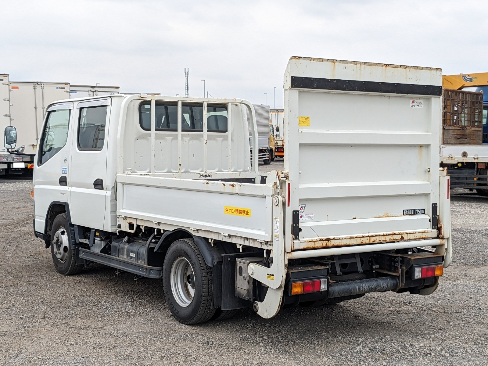 三菱 キャンター 2RG-FGA20(4WD)の写真4