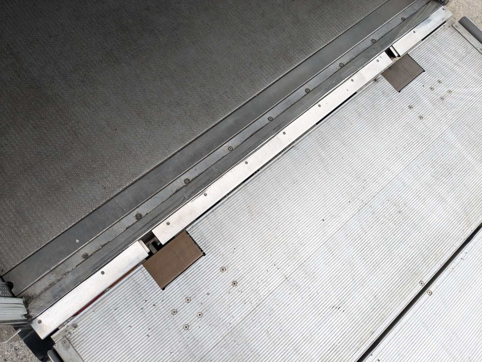 いすゞ フォワード 2PG-FRR90T2(2WD)の写真15