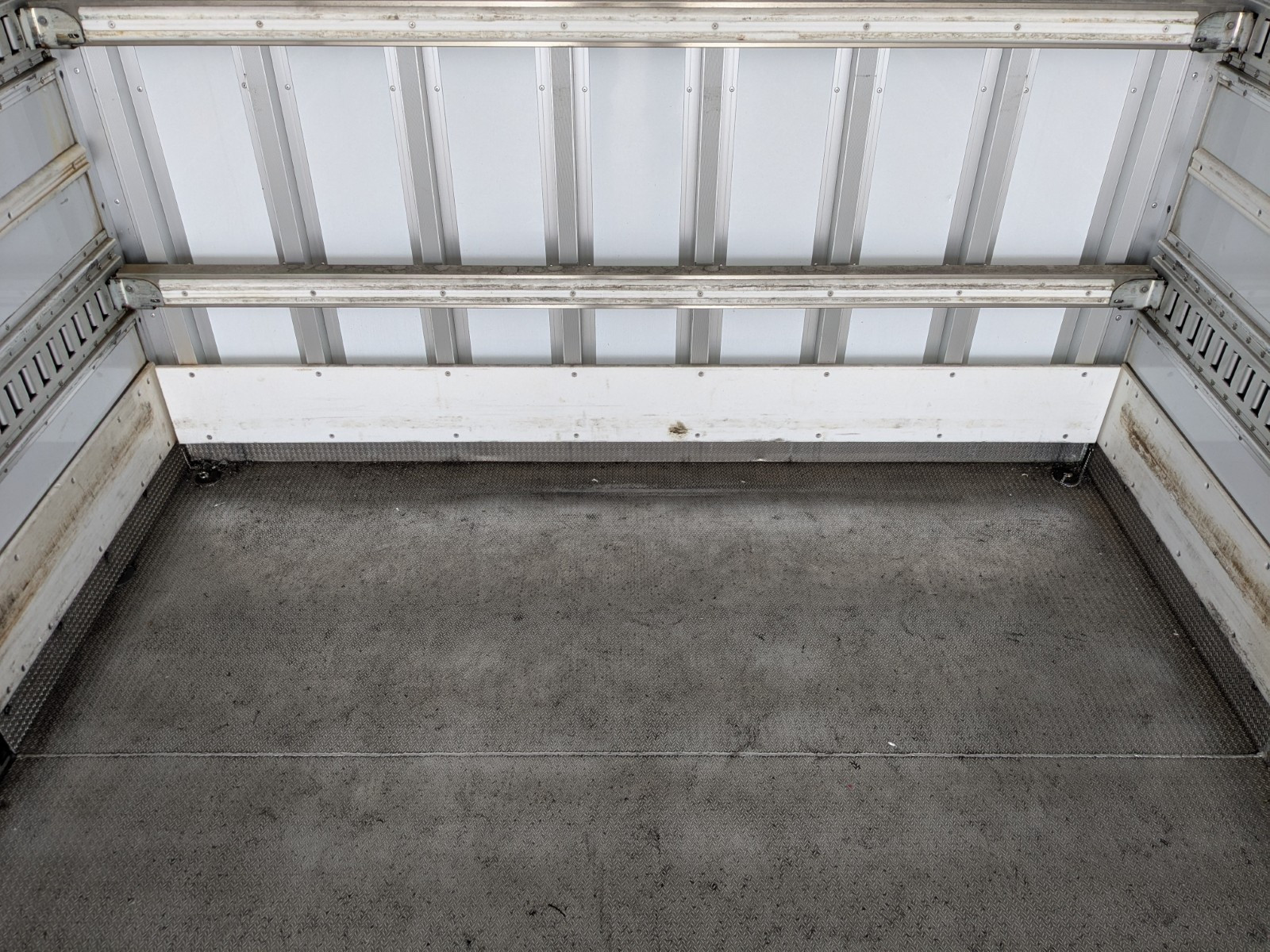 いすゞ フォワード 2PG-FRR90T2(2WD)の写真16