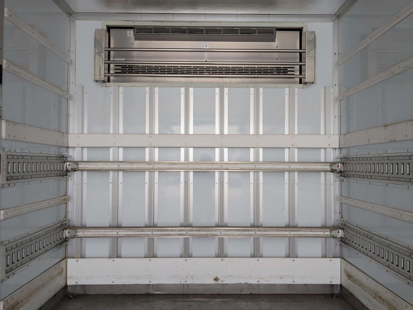 いすゞ フォワード 2PG-FRR90T2(2WD)の写真18