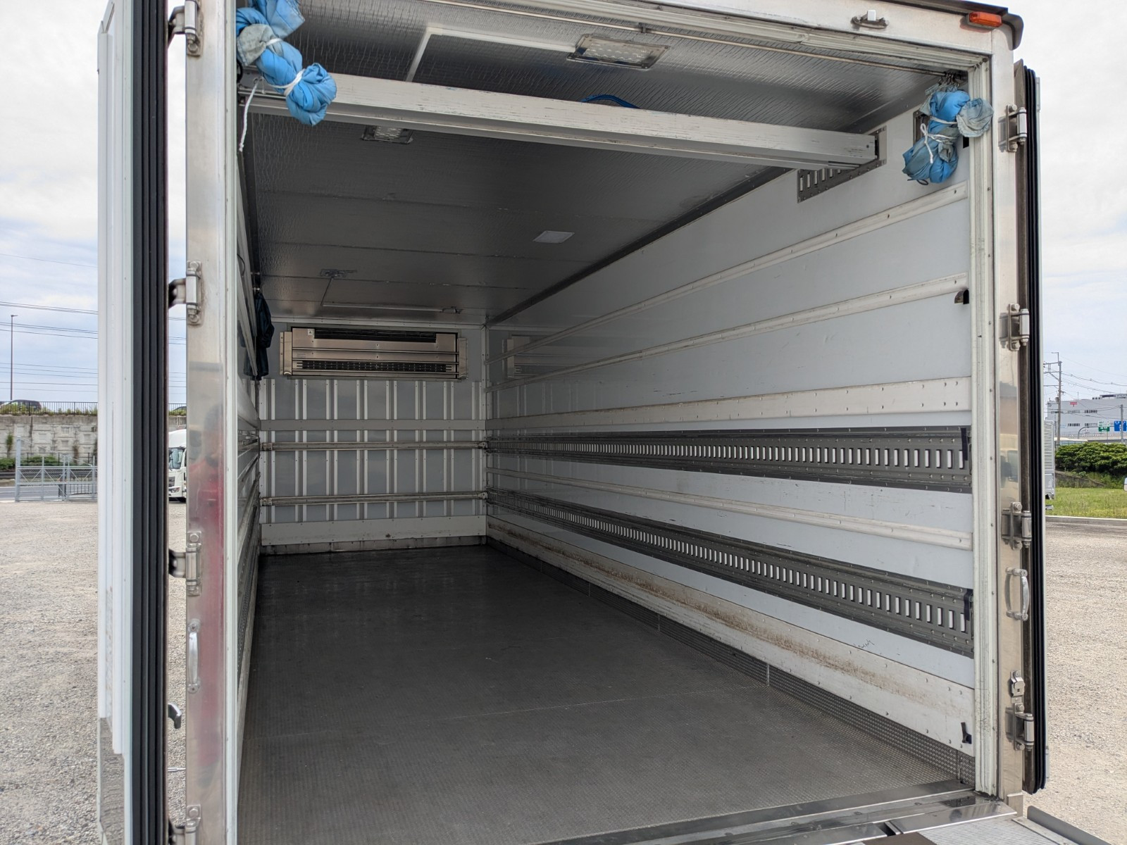 いすゞ フォワード 2PG-FRR90T2(2WD)の写真21