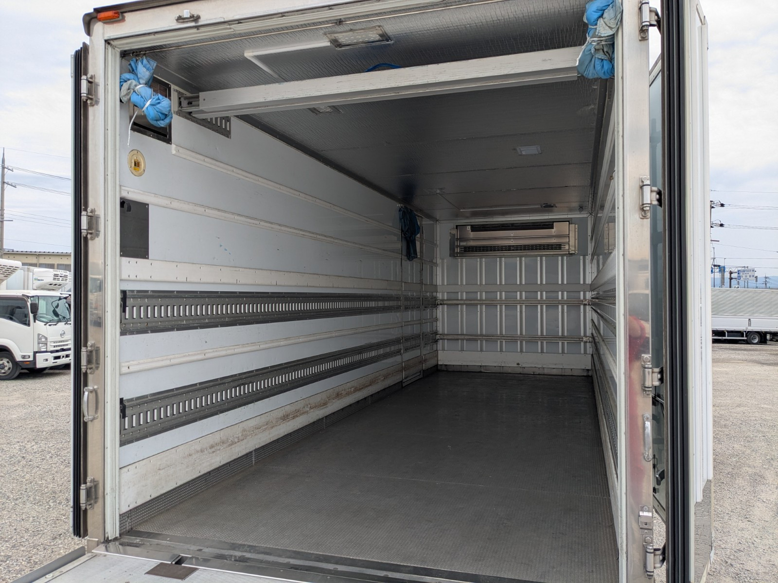 いすゞ フォワード 2PG-FRR90T2(2WD)の写真22