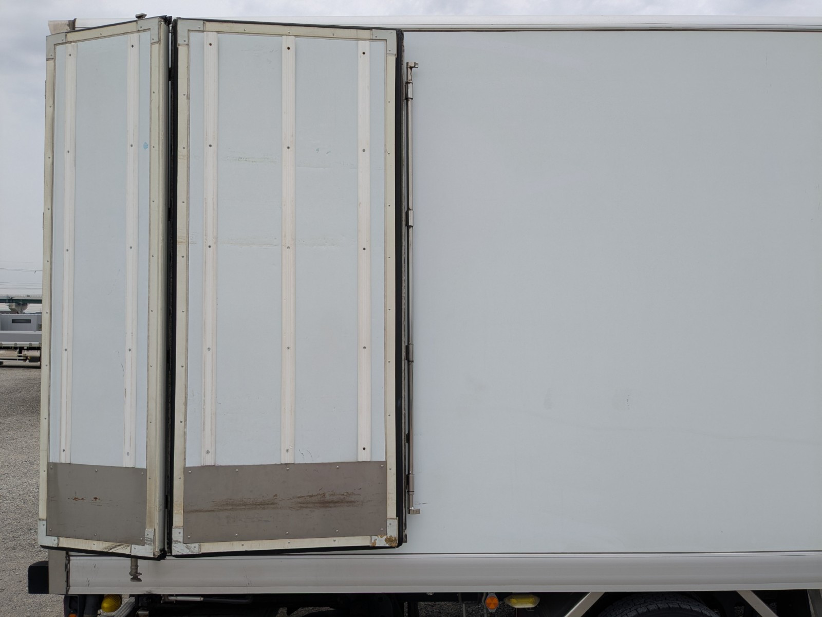 いすゞ フォワード 2PG-FRR90T2(2WD)の写真33