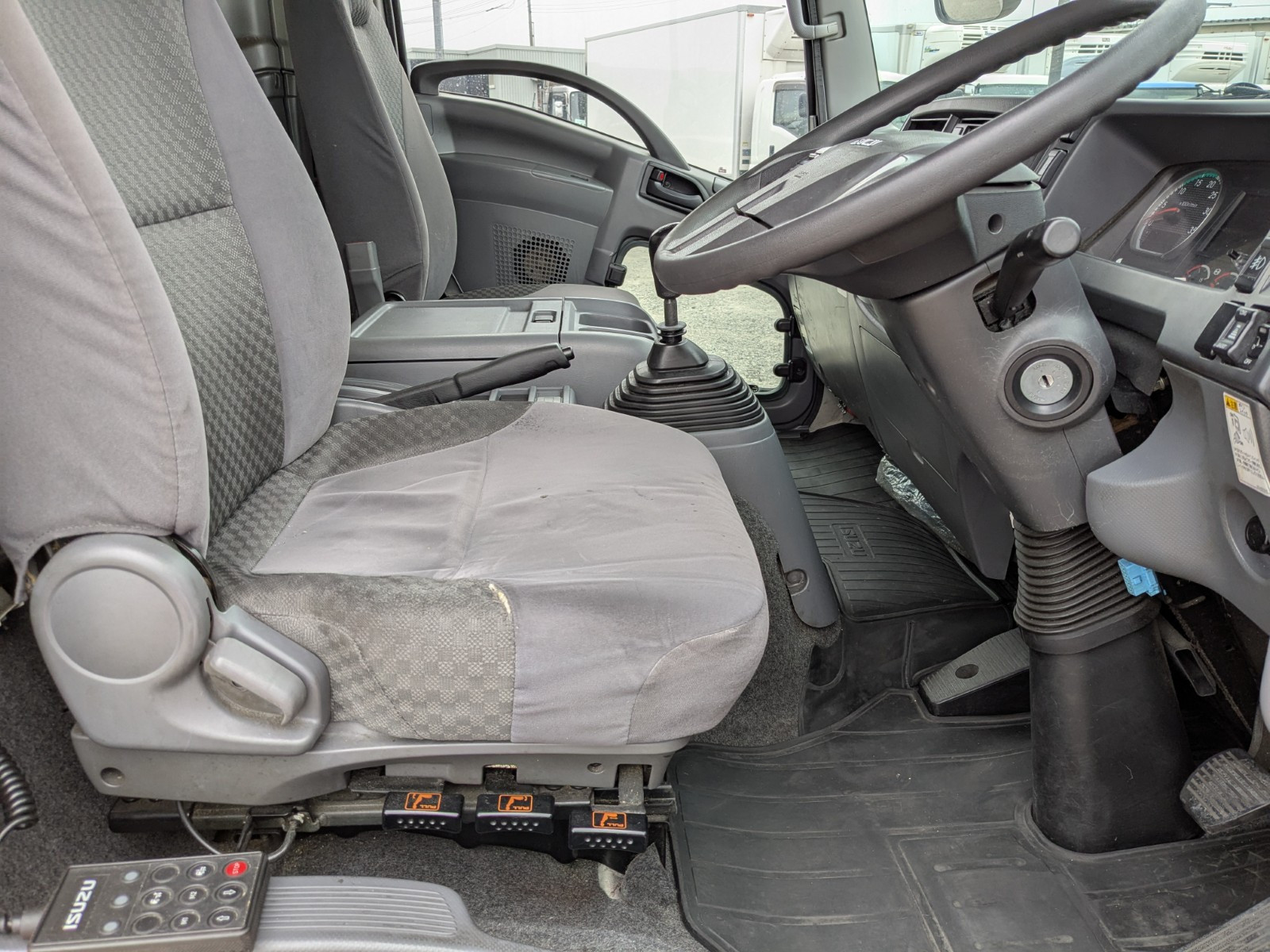 いすゞ フォワード 2PG-FRR90T2(2WD)の写真39