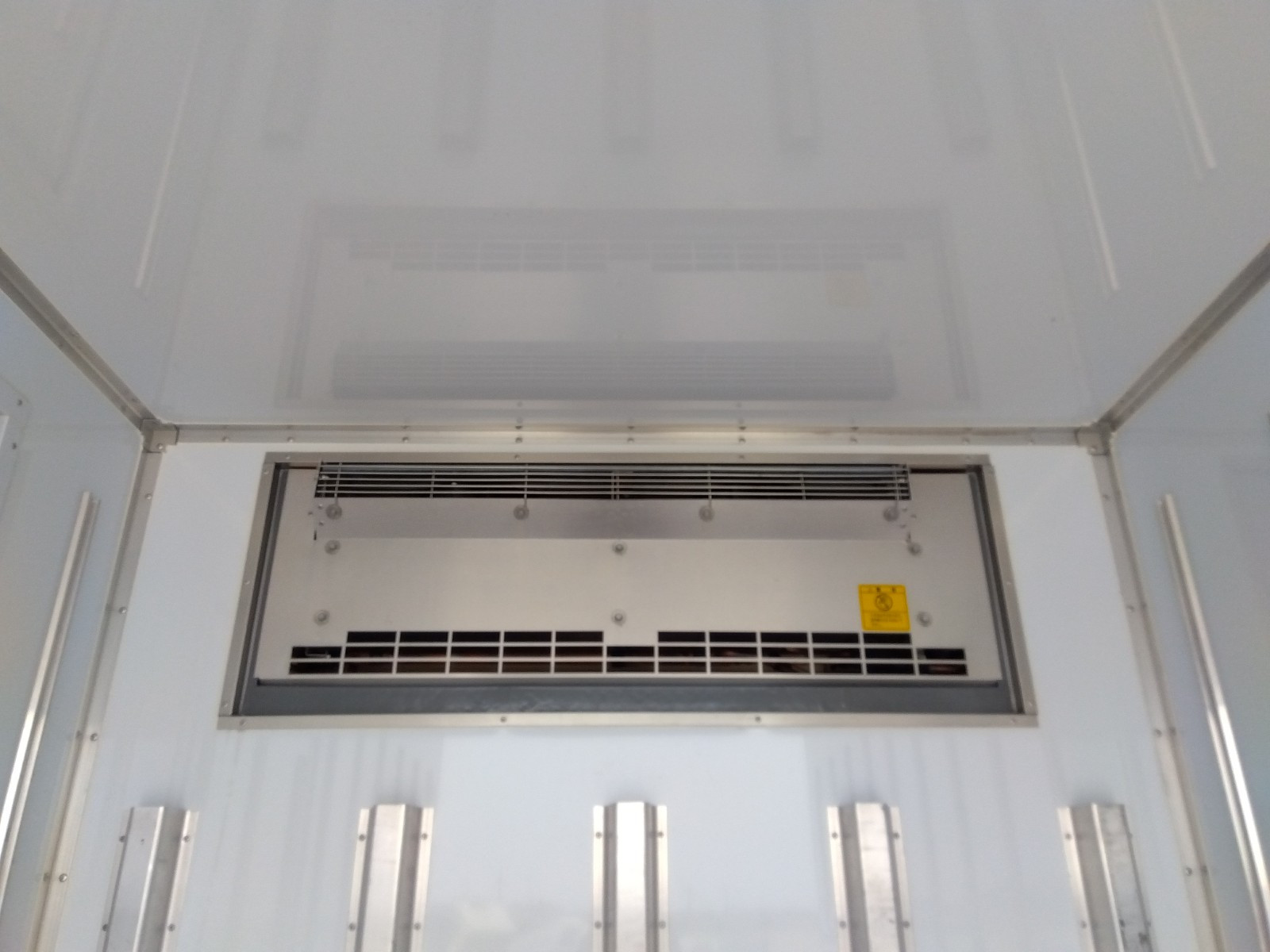 三菱 キャンター 2RG-FBAV0(2WD)の写真16