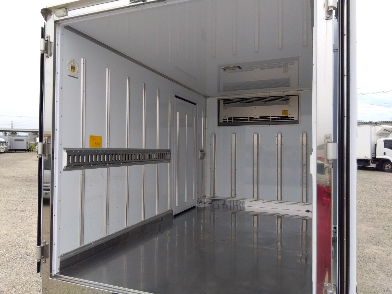 三菱 キャンター 2RG-FBAV0(2WD)の写真20