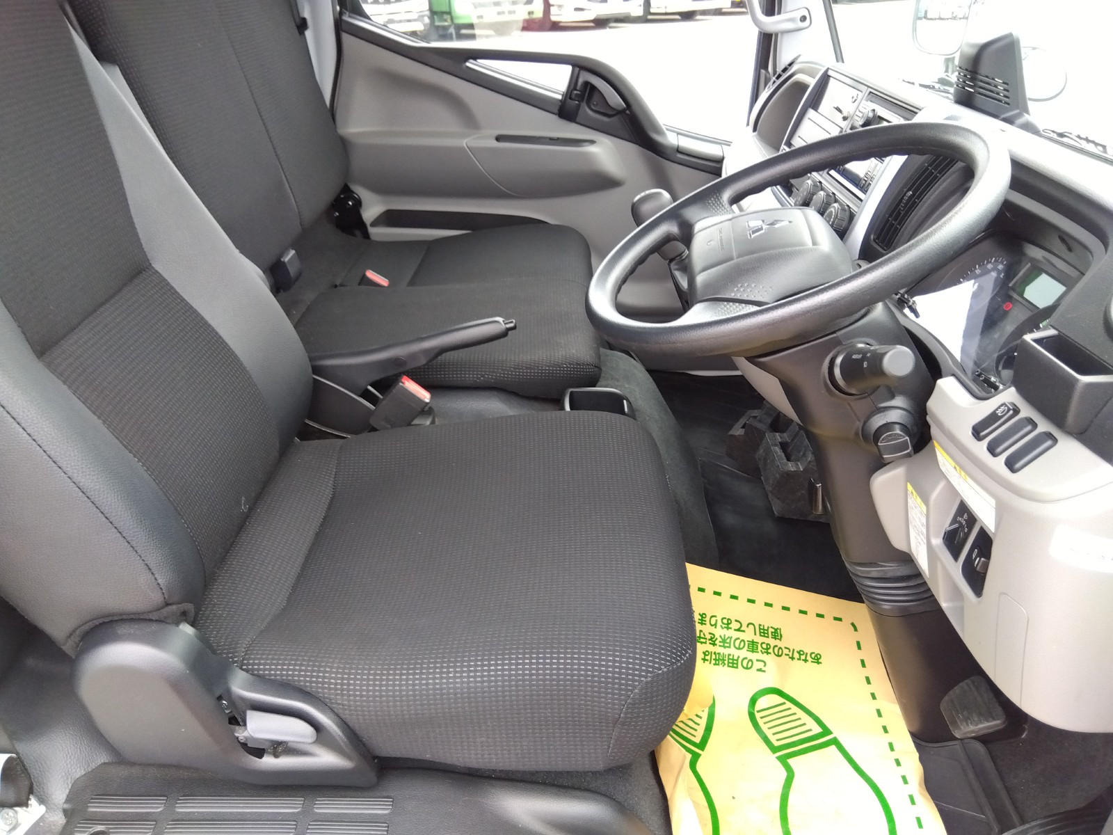 三菱 キャンター 2RG-FBAV0(2WD)の写真33