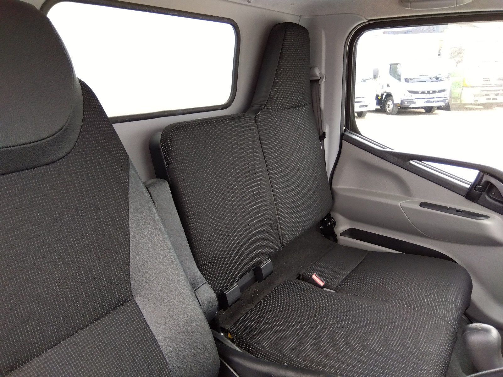 三菱 キャンター 2RG-FBAV0(2WD)の写真35