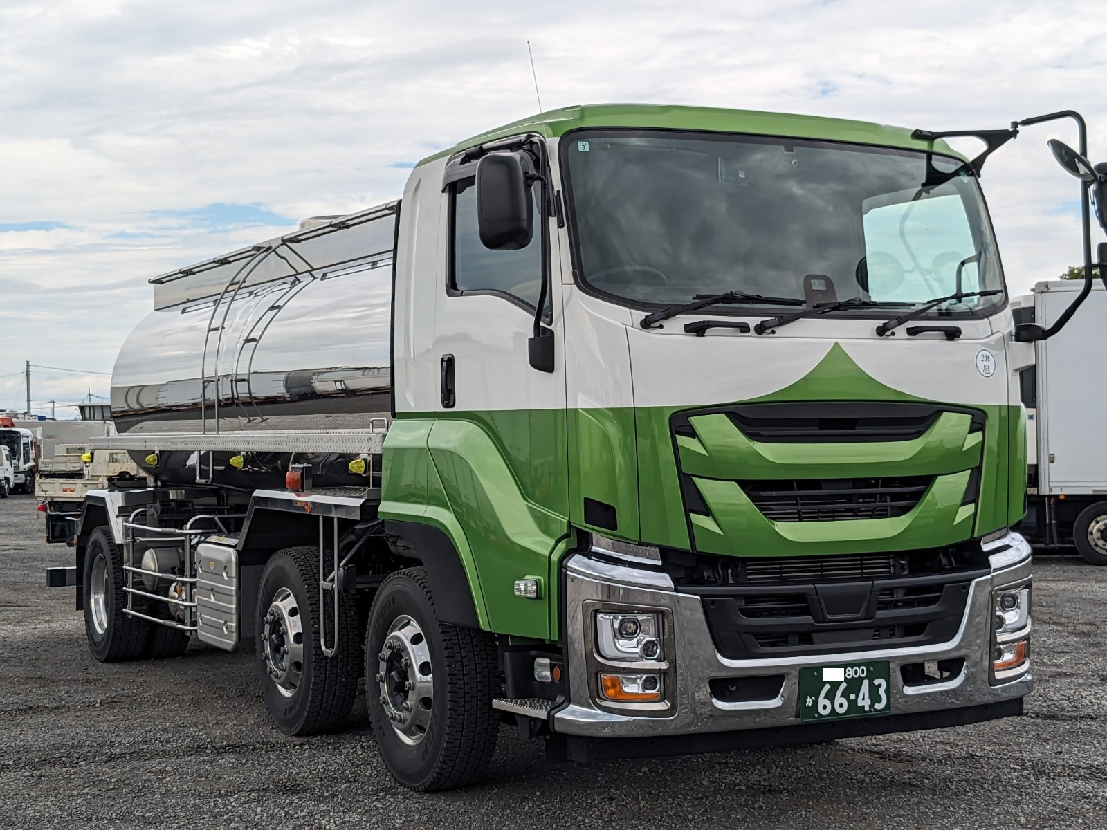 いすゞ ギガ 2PG-CYE77DM(6x2)の写真3